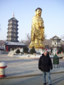 The Qiji Futu Pagoda complements the Golden Buddha.