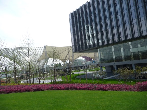 The Expo Center is located in the costal green land along the Huangpu River.