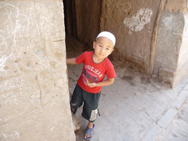 KASHGAR, PHOTO 6: Greetings from the children of Kashgar.