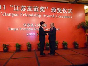 Vice-governor of Jiangsu presents the award.