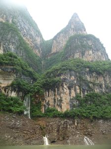 We had heavy rains throughout our visit through the Three Little Gorges. 