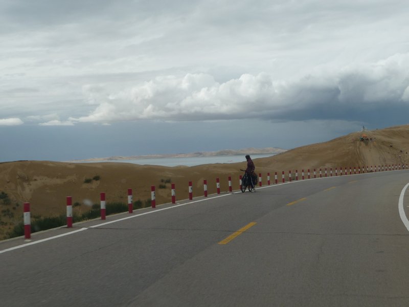 We meet a lone back-packer, stopping for a rest, and views his accomplishment on his bike.