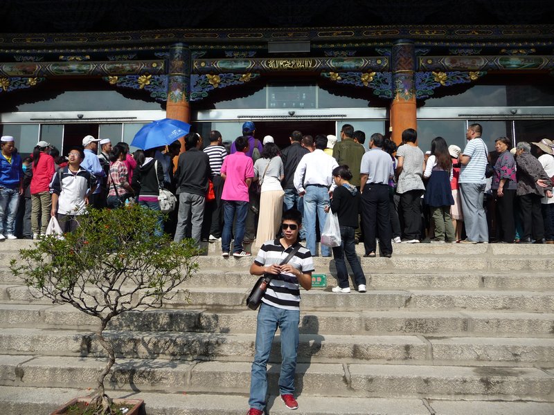 Visitors and tourists gather in front of the great prayer hall.  For a non-muslim, it is not possible to enter.