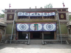 Most structures show their strong Tibetan influence in their architectural style. 