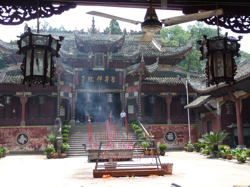 The Shengshou Temple at the Baoding Carving Site was founded by monk Zhao Zhifeng of the South Song Dynasty, some 1,000 years ago.