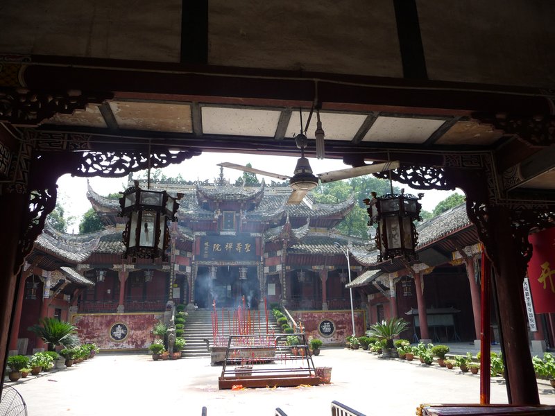 Entrance to the Shengshou Temple.