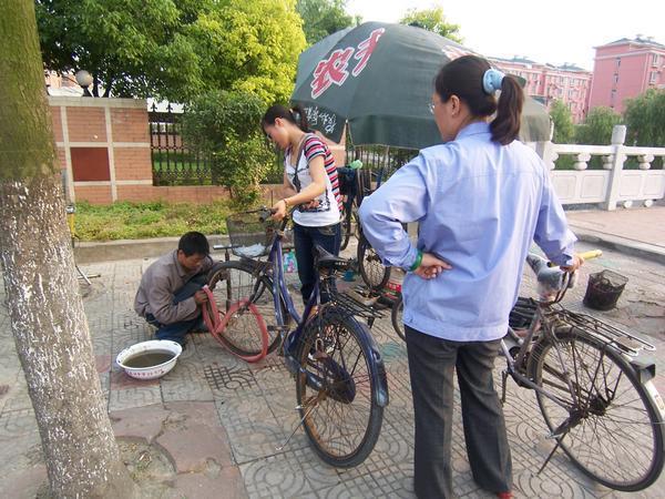 portable bicycle-repair shop