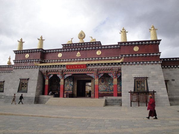 Shangri-la monastery2