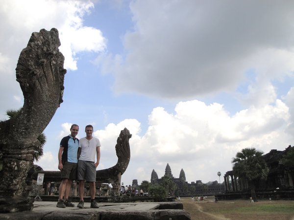 Angkor Wat (AW)