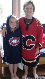 kids with hockey gifts