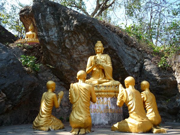 Gold monks praying 
