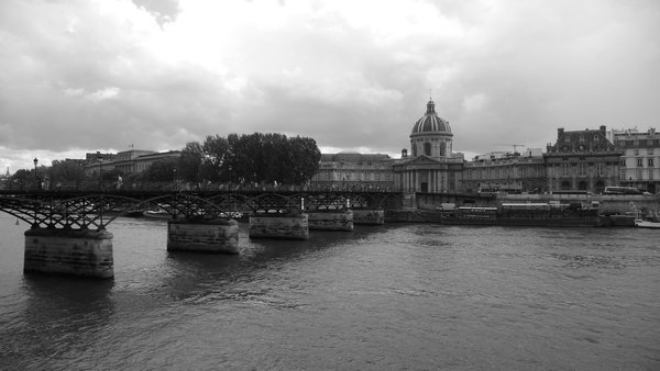 a bridge over the Seine