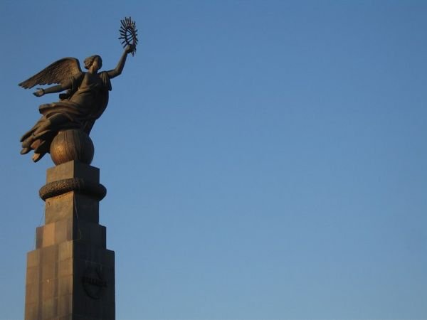 A statue to 'Erkindik' (freedom) on Bishkek's Ala-Too Square