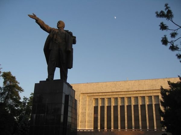 A still-defiant Lenin, relegated to the small square behind the State Historical Museum (Bishkek)