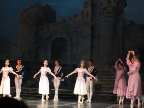 The second night was a so-called 'potpourri' of ballet scenes & opera songs