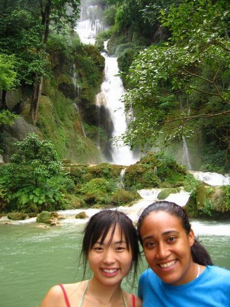 And another shot of Jen & Leti at the falls