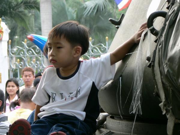 Child rests a hand on a tank (Danna's photo)
