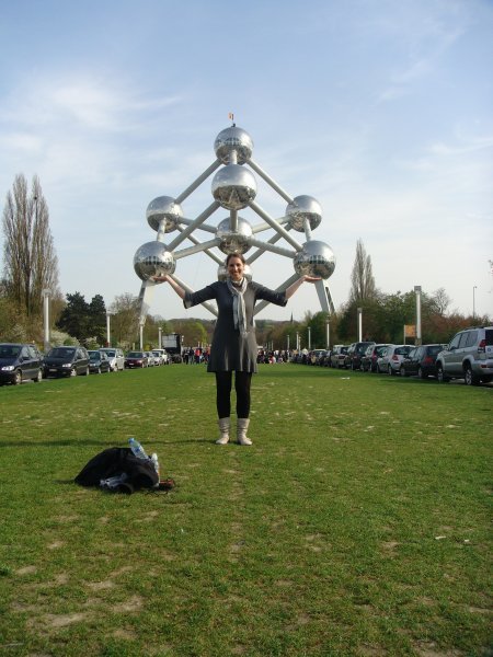 Holding Up the Atomium