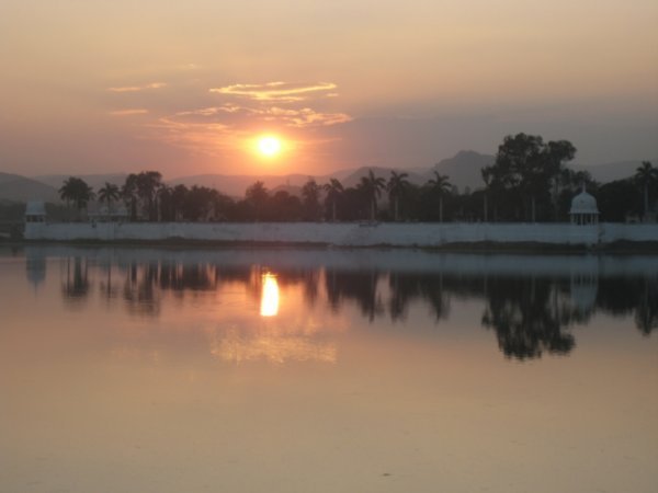 A orillas del lago Fateh Sagar
