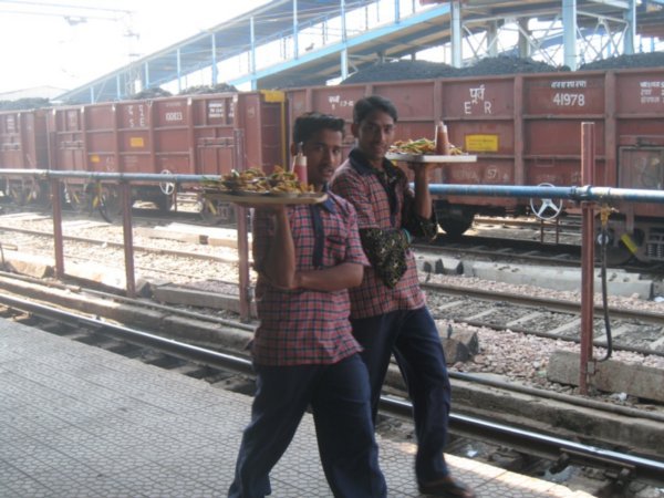 Camareros de la estación Agra Cantt
