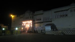 Templo Ram Raja, por la noche