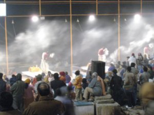 Ceremonia de la puja (AARTI) en el ghat Dasaswamedh