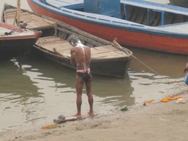 Bañándose en el Ganges
