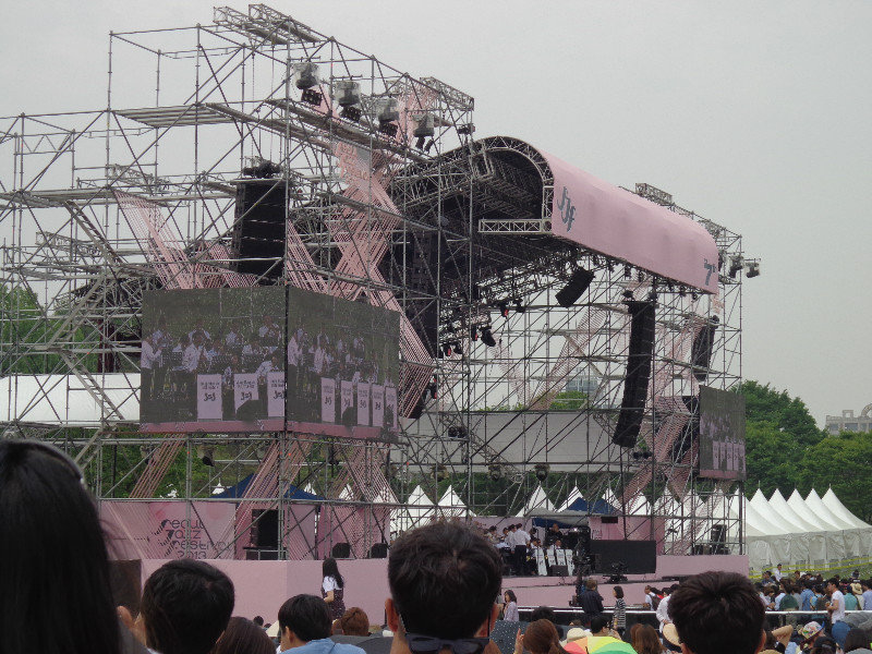 The outdoor stage!
