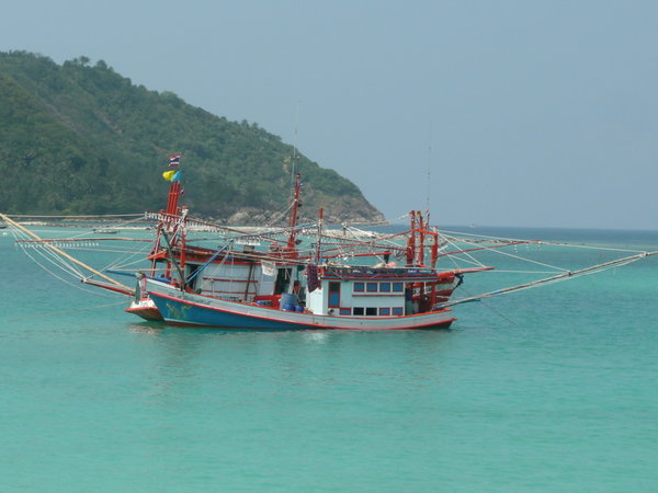 Fishing boat in Choloklum Bay