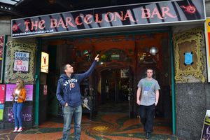 Je me croyais à Barcelone avec ce bar et Anibal à mes côtés!
