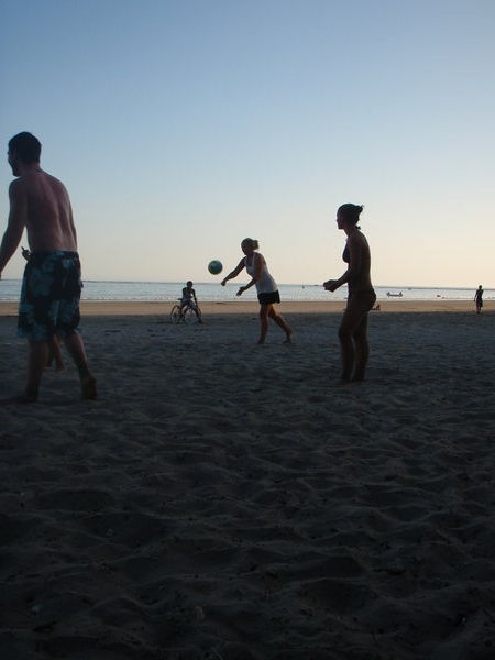 Volley paa stranden