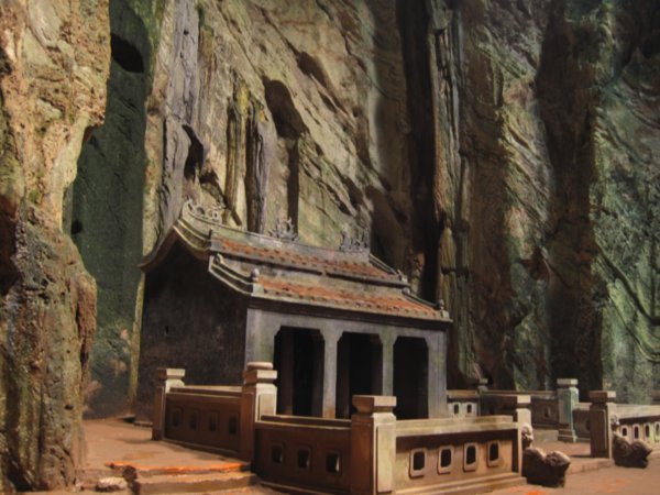 Huyen Khong Cave