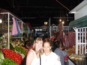 Amber y Paty en el Mercado