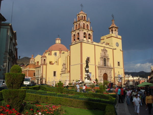 La Basilica en la Plaza de la Paz