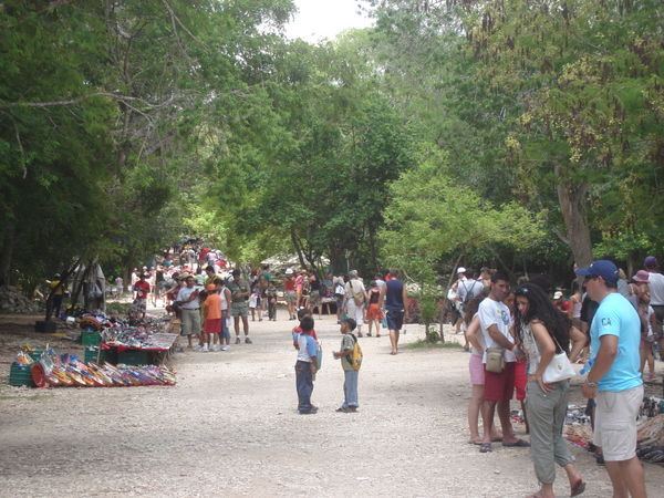 Chichen Itza Over Run By Tourists