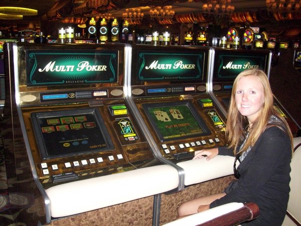 Playing the cheapest machines available in Vegas!