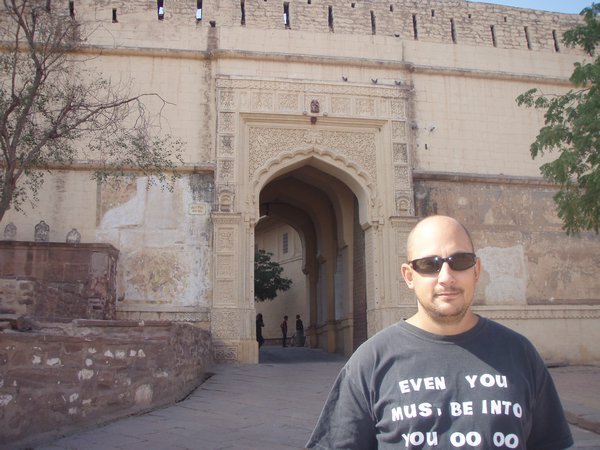 Garry at the fort entrance