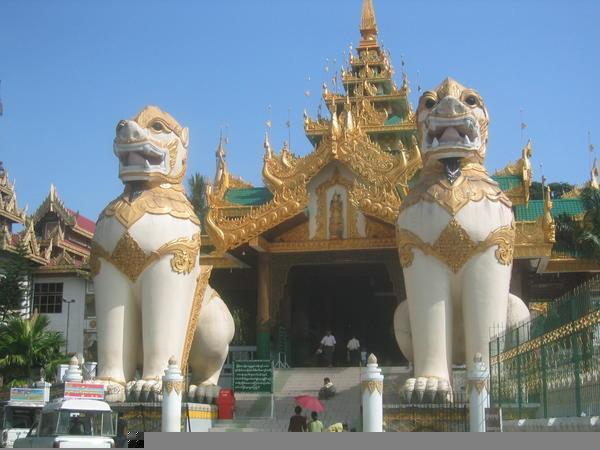 Shwedagon Paya Gate