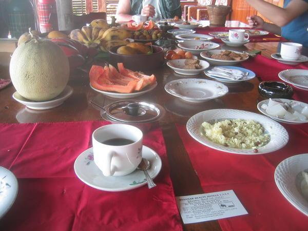 Breakfast at the Myannar Beautry House in Taungoo