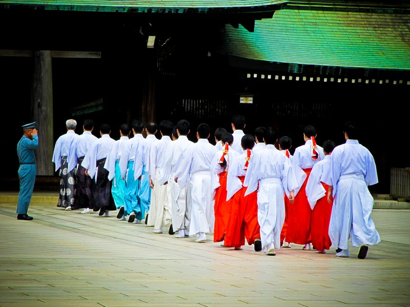 Shinto wedding procession at Meiji Jingu Shine