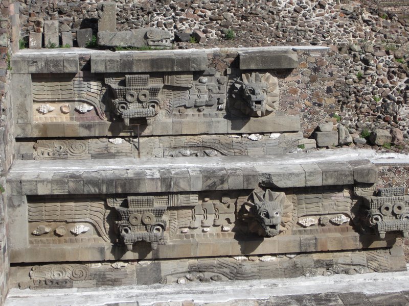 Feathered serpent heads 
