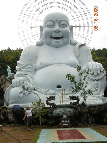 Wow, that's a big Buddha! 