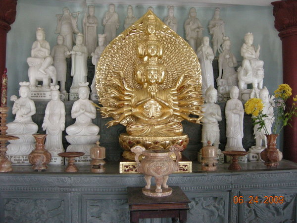 Statues on one level of the main pagoda