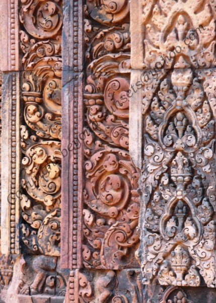 Banteay Srei beautiful pillars