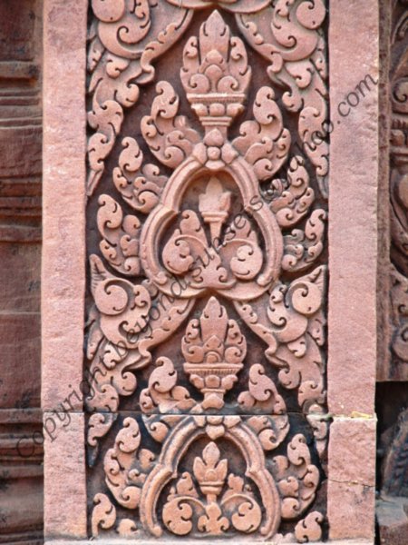 Banteay Srei delicate carving