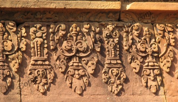 Banteay Srei embroidery at the base of the temple
