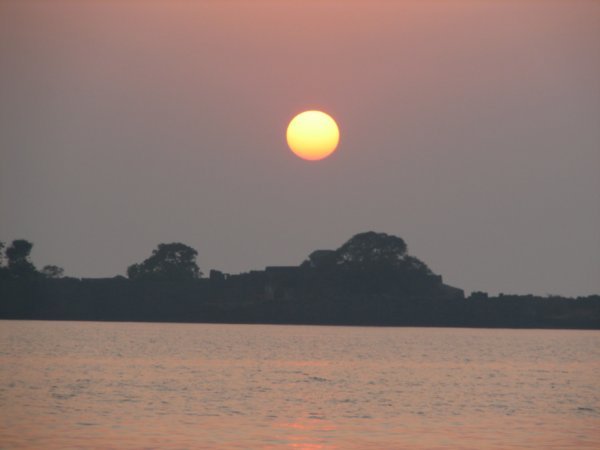 Alibag sun sets behind the fort