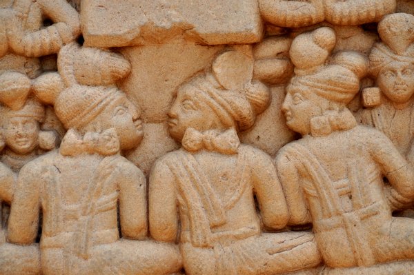 carving disciples singing together