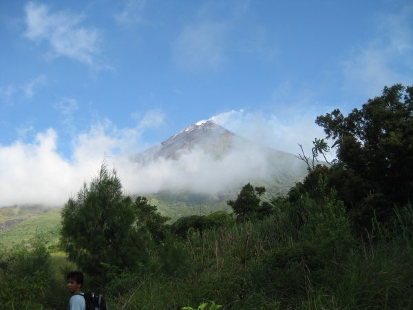 First glimpse of Mayon that day
