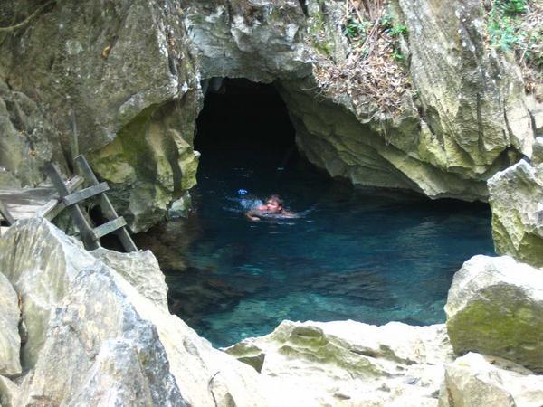 John Cave swimming in Vang Viang
